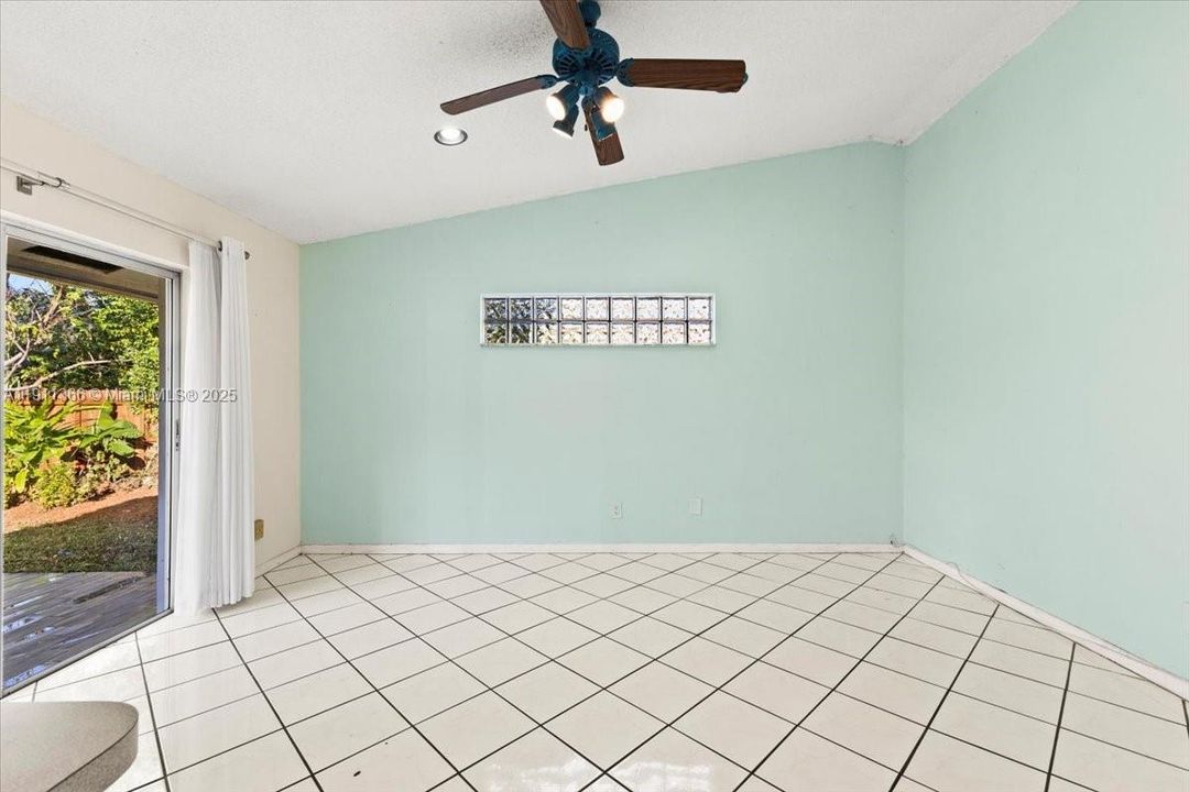 待售: $559,000 (3 贝兹, 2 浴室, 2023 平方英尺)