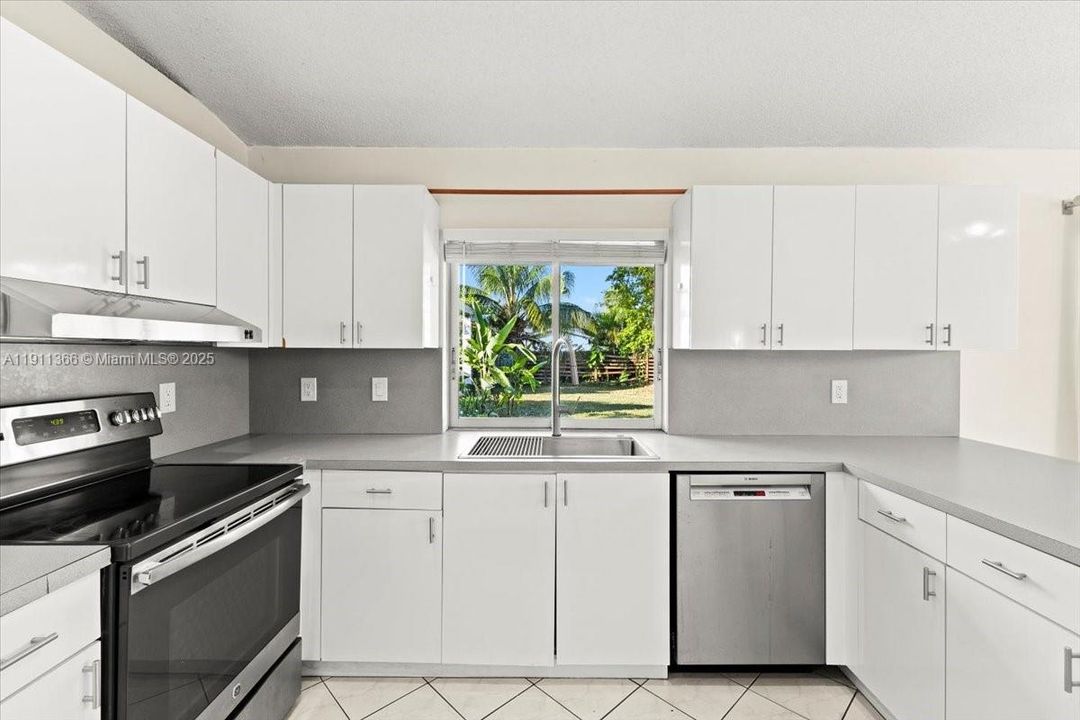 待售: $559,000 (3 贝兹, 2 浴室, 2023 平方英尺)