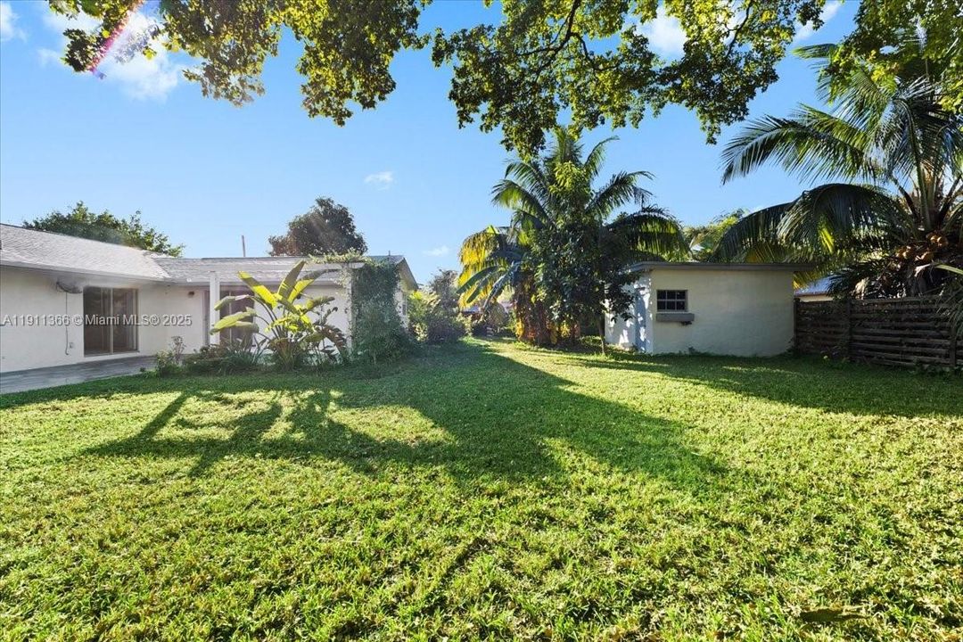 待售: $559,000 (3 贝兹, 2 浴室, 2023 平方英尺)