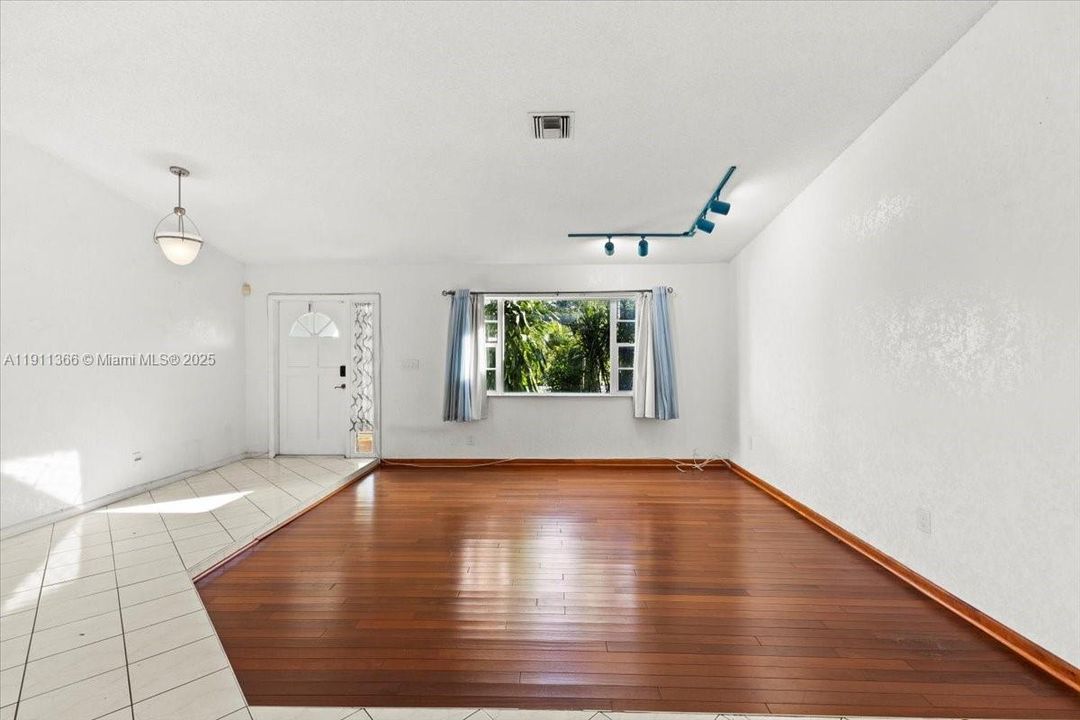 待售: $559,000 (3 贝兹, 2 浴室, 2023 平方英尺)