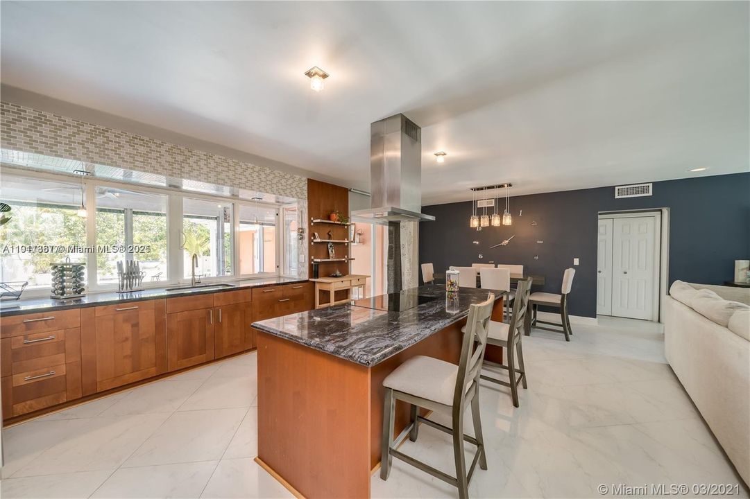 For Rent: $8,500 (4 beds, 2 baths, 1733 Square Feet)