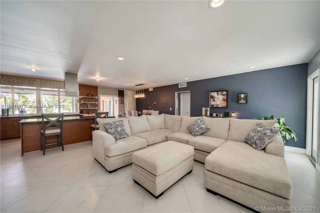 For Rent: $8,500 (4 beds, 2 baths, 1733 Square Feet)