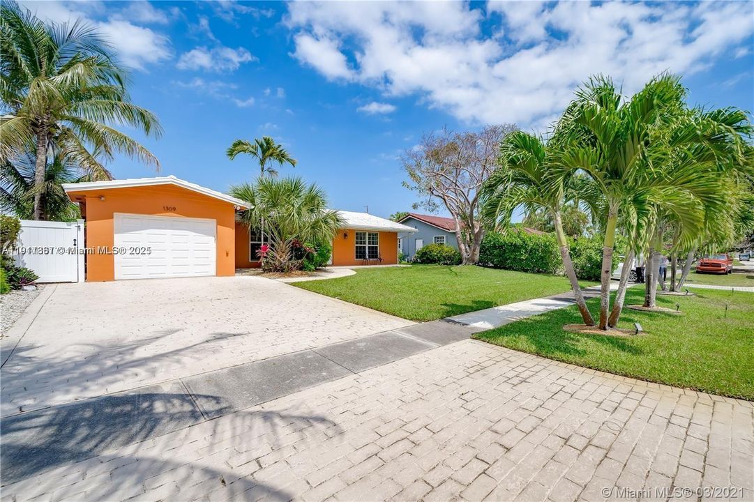 For Rent: $8,500 (4 beds, 2 baths, 1733 Square Feet)