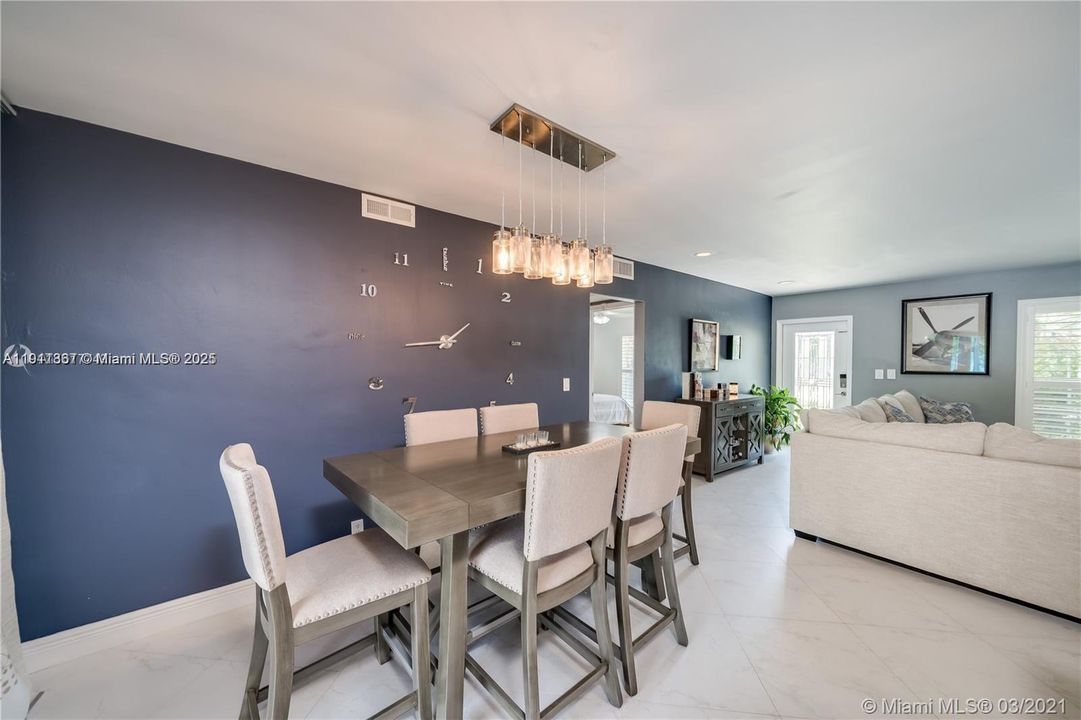 For Rent: $8,500 (4 beds, 2 baths, 1733 Square Feet)