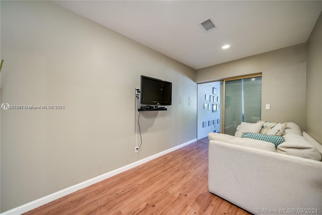 For Rent: $8,500 (4 beds, 2 baths, 1733 Square Feet)