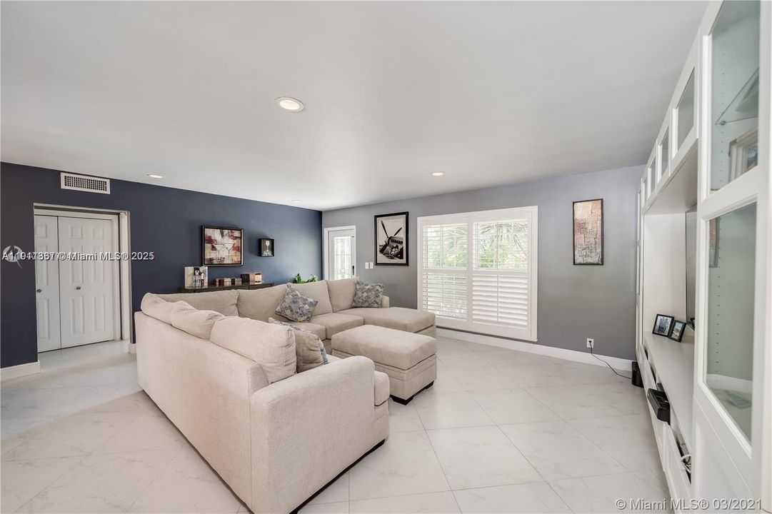 For Rent: $8,500 (4 beds, 2 baths, 1733 Square Feet)