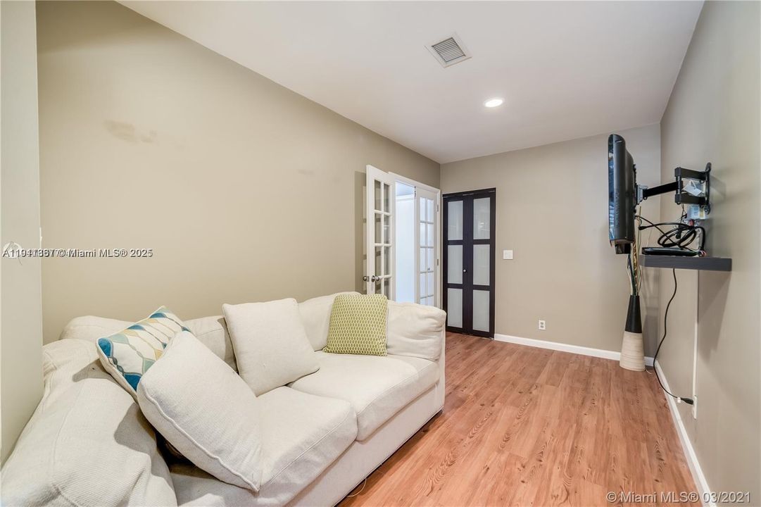 For Rent: $8,500 (4 beds, 2 baths, 1733 Square Feet)