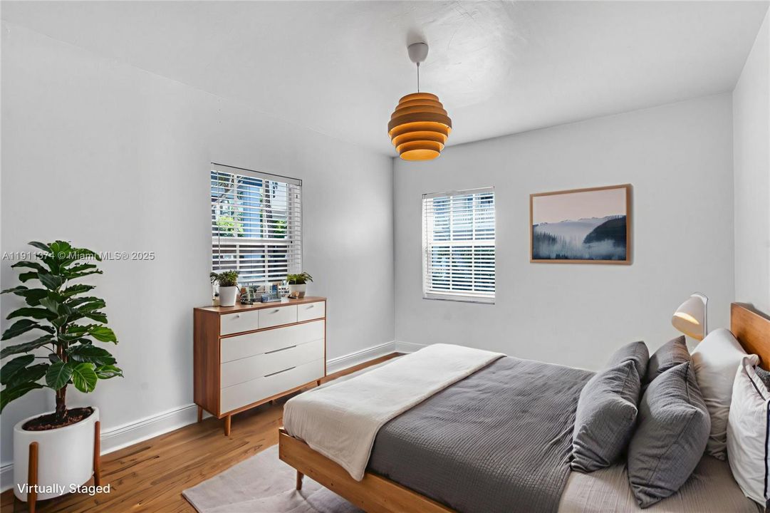 For Sale: $2,500,000 (2 beds, 1 baths, 1061 Square Feet)