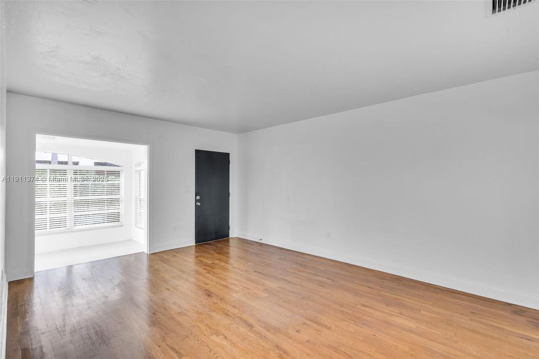 For Sale: $2,500,000 (2 beds, 1 baths, 1061 Square Feet)