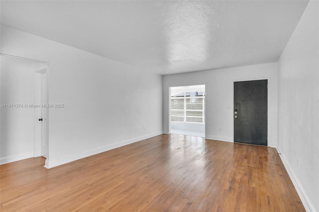 For Sale: $2,500,000 (2 beds, 1 baths, 1061 Square Feet)