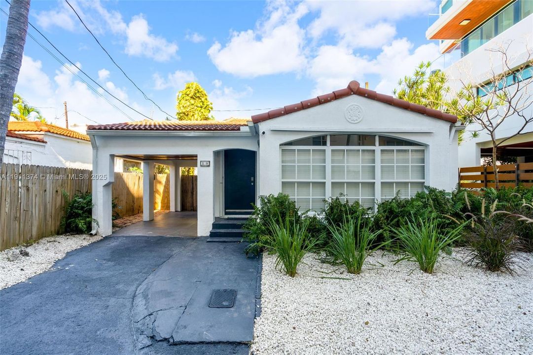 For Sale: $2,500,000 (2 beds, 1 baths, 1061 Square Feet)