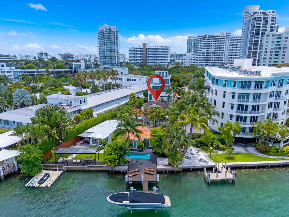 For Sale: $2,500,000 (2 beds, 1 baths, 1061 Square Feet)