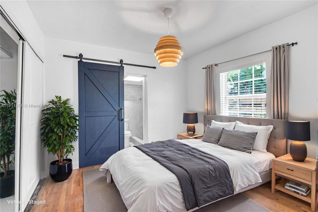 For Sale: $2,500,000 (2 beds, 1 baths, 1061 Square Feet)