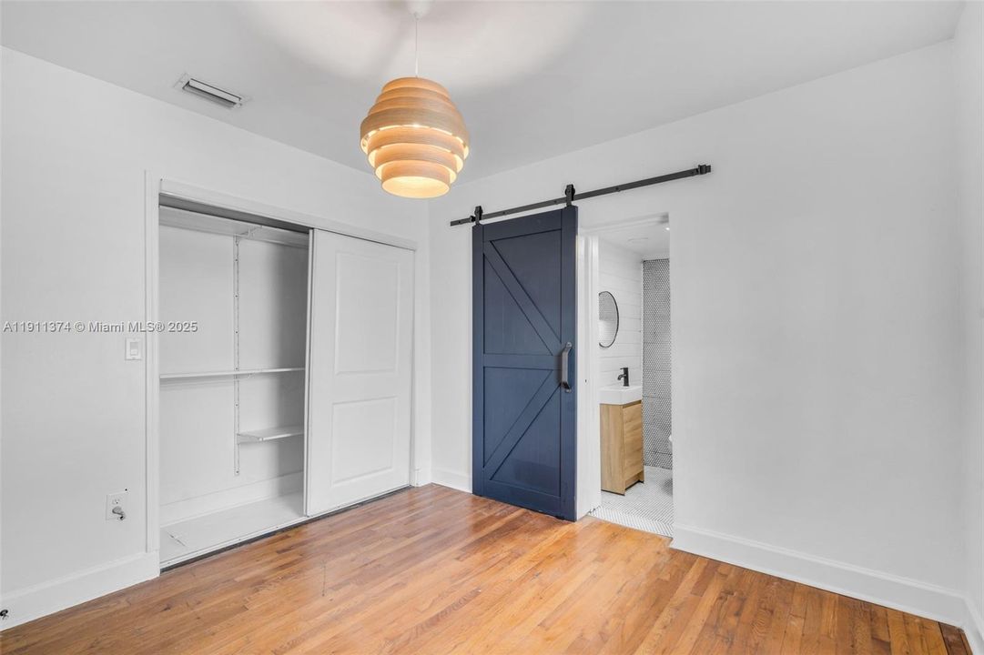 For Sale: $2,500,000 (2 beds, 1 baths, 1061 Square Feet)