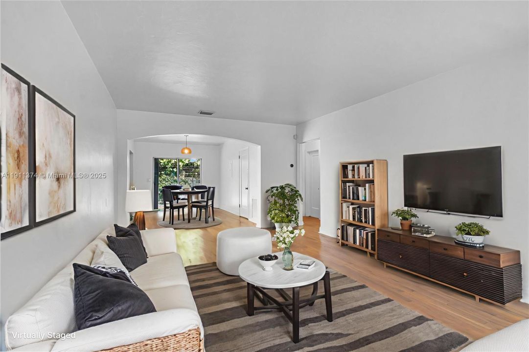 For Sale: $2,500,000 (2 beds, 1 baths, 1061 Square Feet)