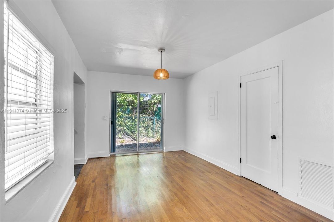 For Sale: $2,500,000 (2 beds, 1 baths, 1061 Square Feet)