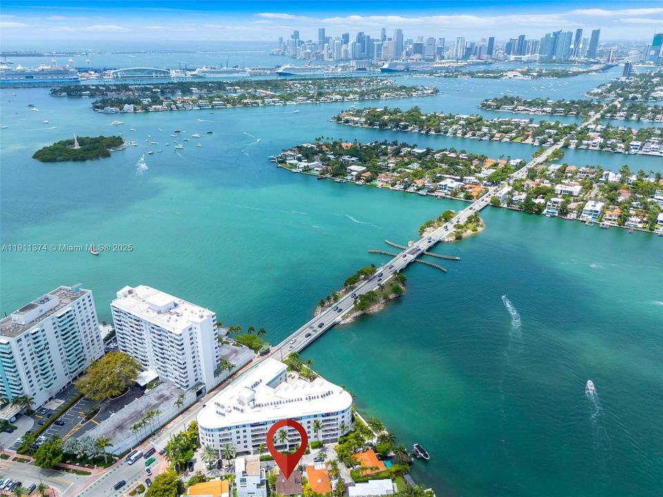 For Sale: $2,500,000 (2 beds, 1 baths, 1061 Square Feet)