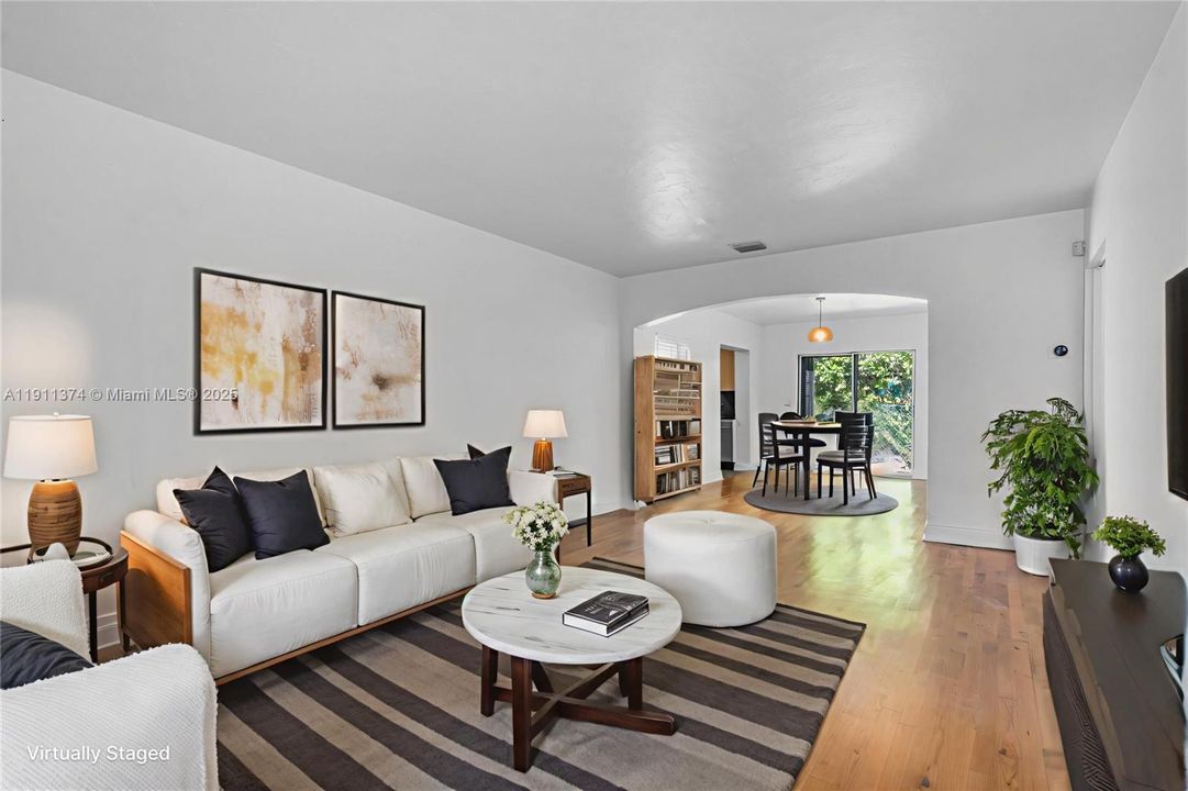 For Sale: $2,500,000 (2 beds, 1 baths, 1061 Square Feet)