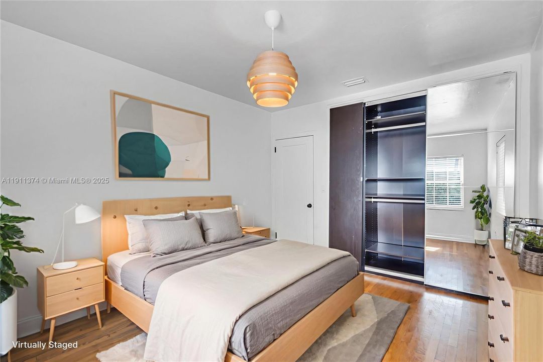 For Sale: $2,500,000 (2 beds, 1 baths, 1061 Square Feet)