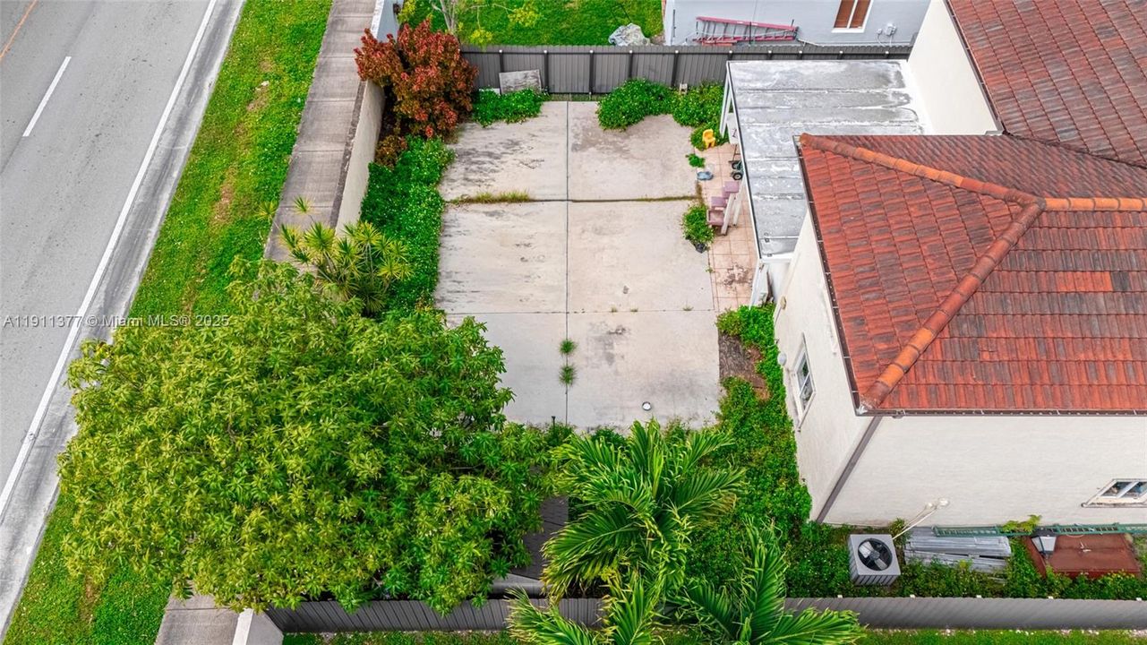 Active With Contract: $599,000 (4 beds, 2 baths, 1648 Square Feet)