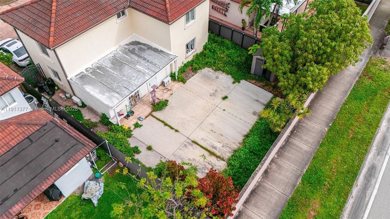 Active With Contract: $599,000 (4 beds, 2 baths, 1648 Square Feet)