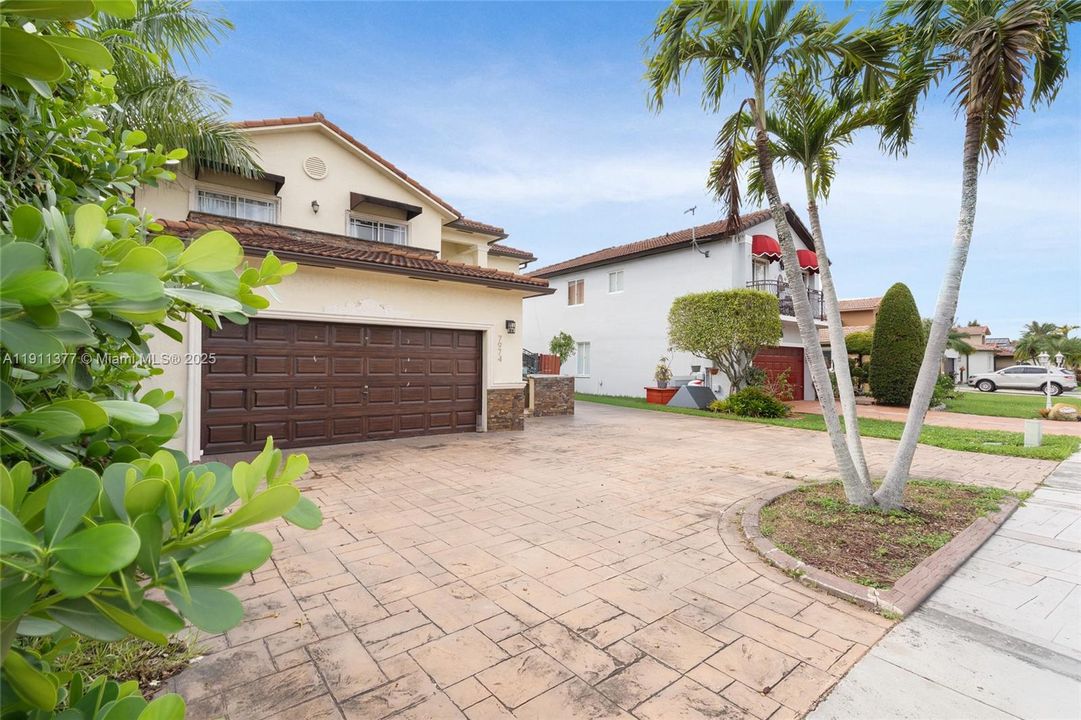 Active With Contract: $599,000 (4 beds, 2 baths, 1648 Square Feet)