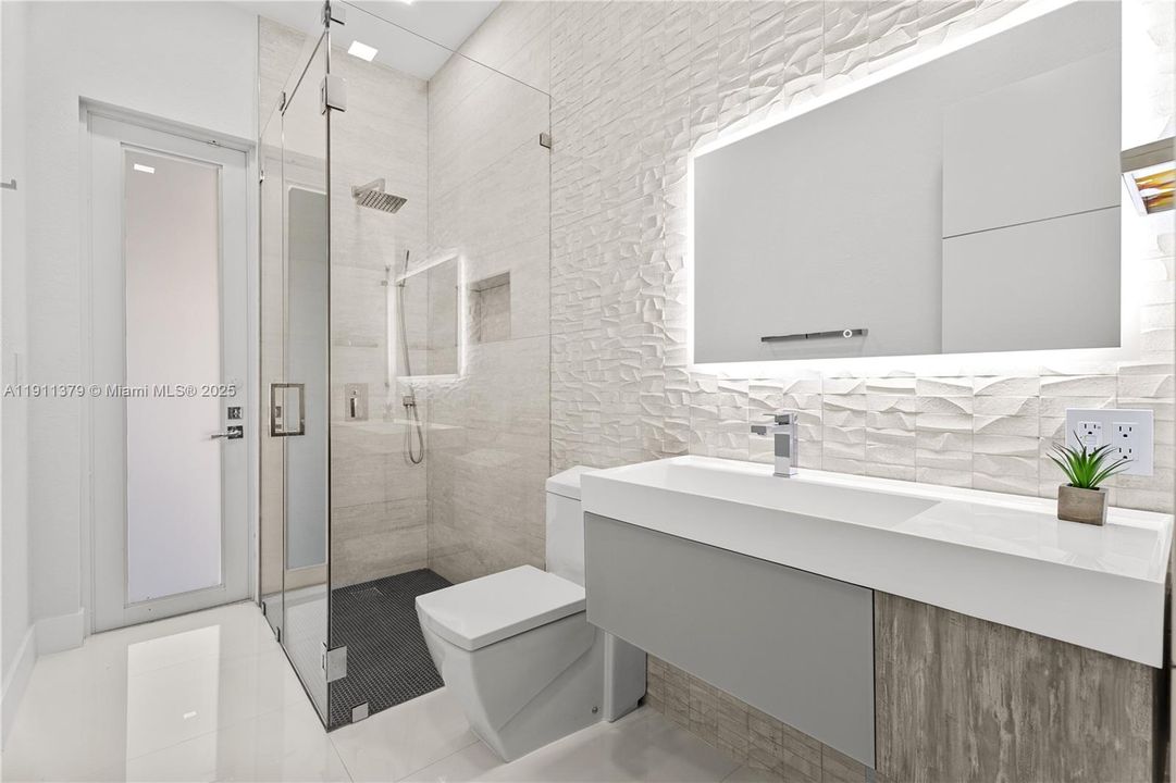 出租: $7,450 (4 贝兹, 3 浴室, 3140 平方英尺)