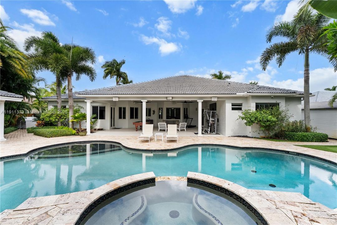 出租: $7,450 (4 贝兹, 3 浴室, 3140 平方英尺)