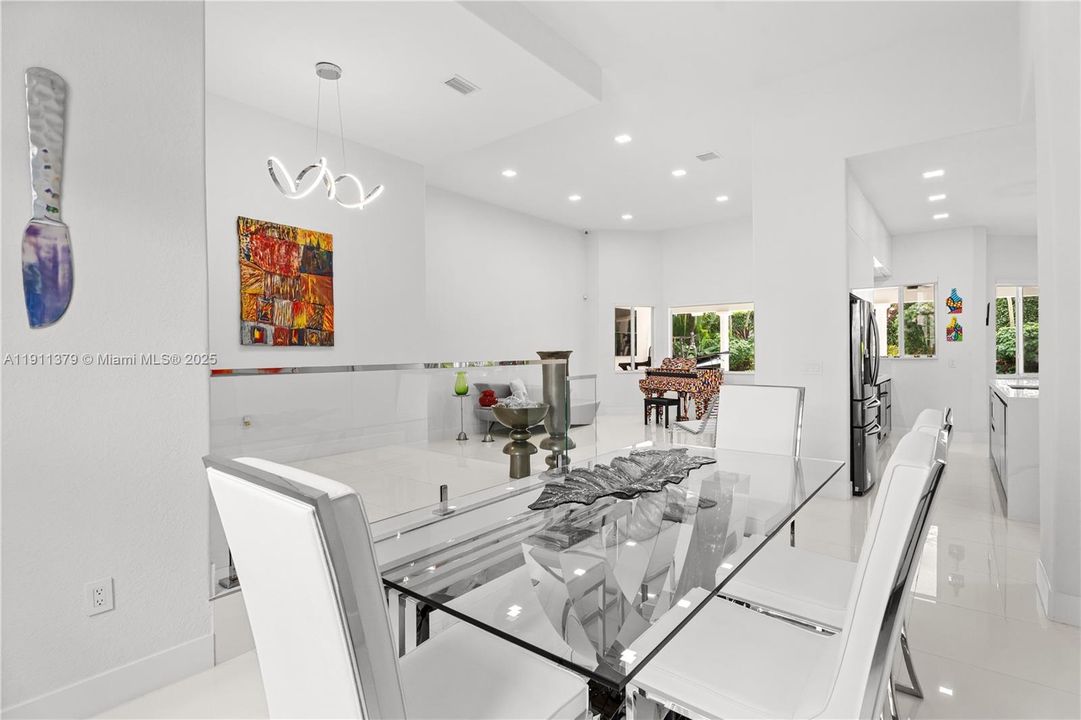 出租: $7,450 (4 贝兹, 3 浴室, 3140 平方英尺)