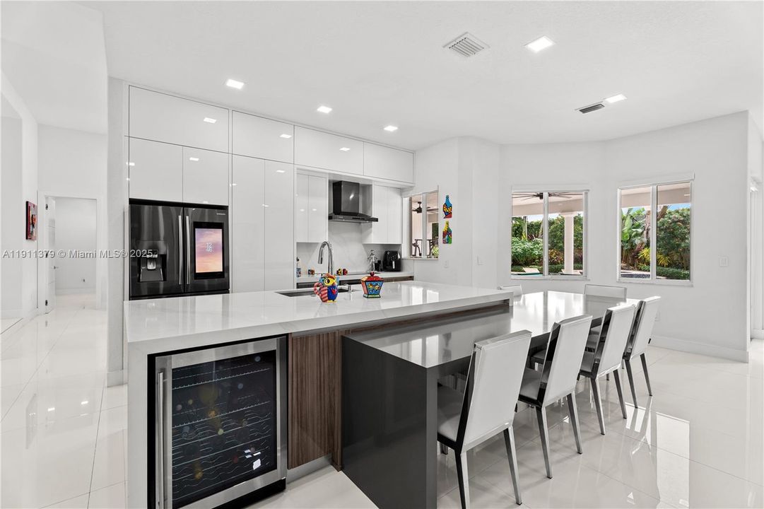 出租: $7,450 (4 贝兹, 3 浴室, 3140 平方英尺)