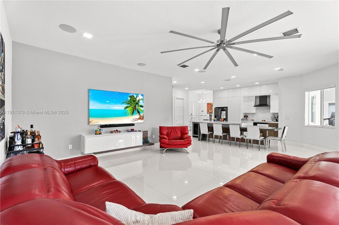 出租: $7,450 (4 贝兹, 3 浴室, 3140 平方英尺)