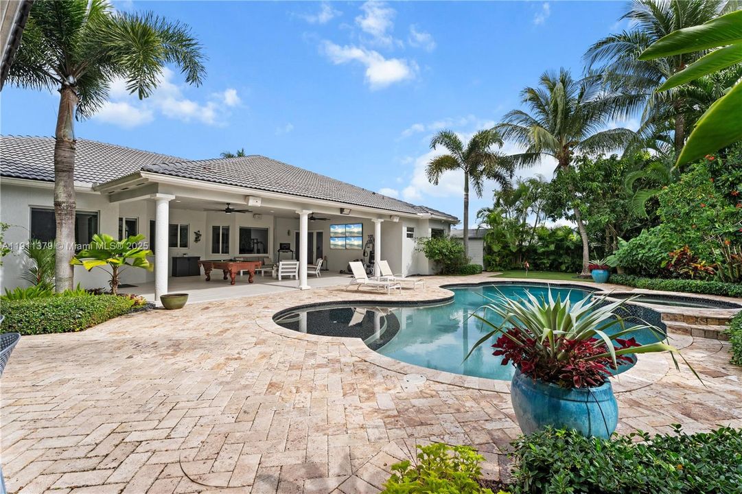 出租: $7,450 (4 贝兹, 3 浴室, 3140 平方英尺)