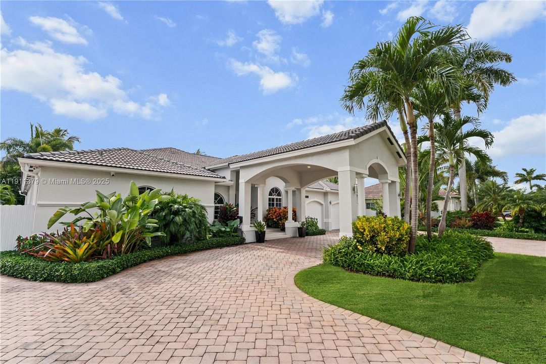 出租: $7,450 (4 贝兹, 3 浴室, 3140 平方英尺)