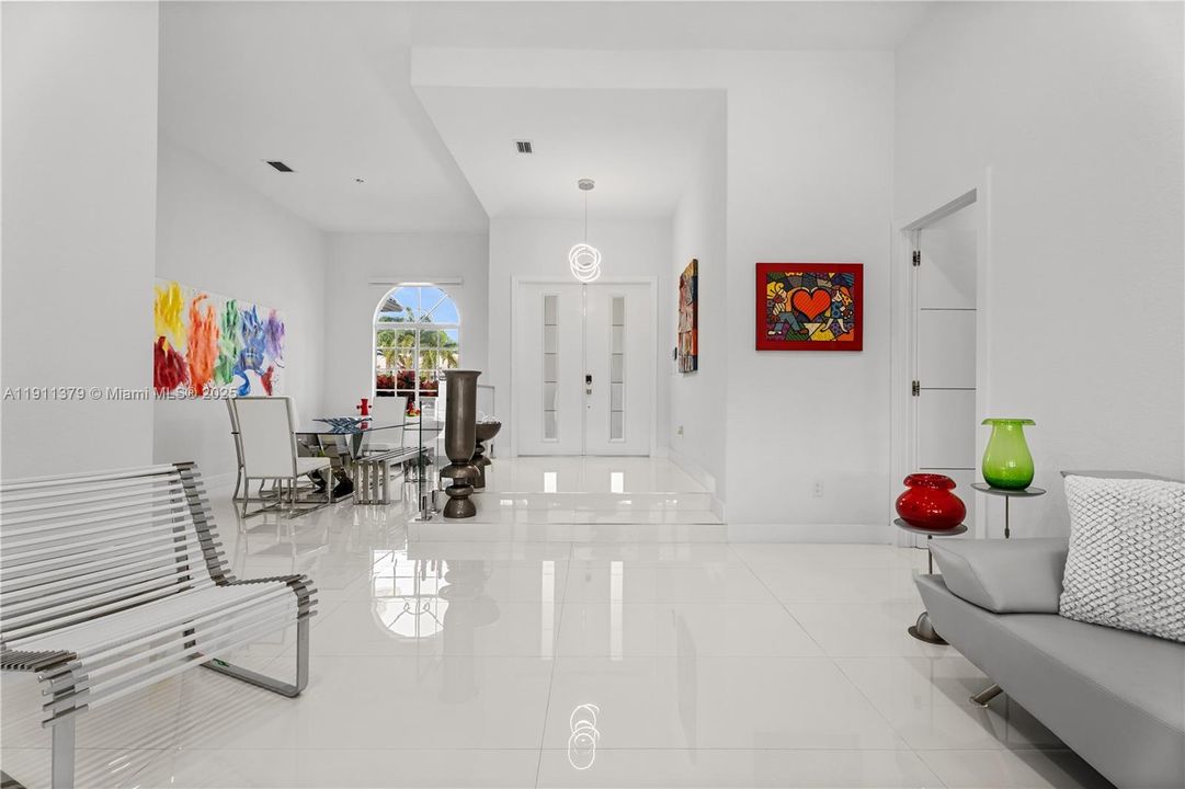 出租: $7,450 (4 贝兹, 3 浴室, 3140 平方英尺)