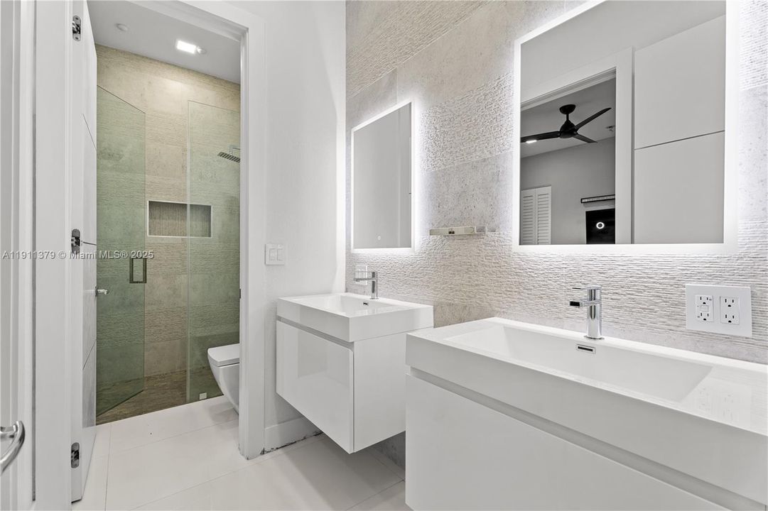 出租: $7,450 (4 贝兹, 3 浴室, 3140 平方英尺)