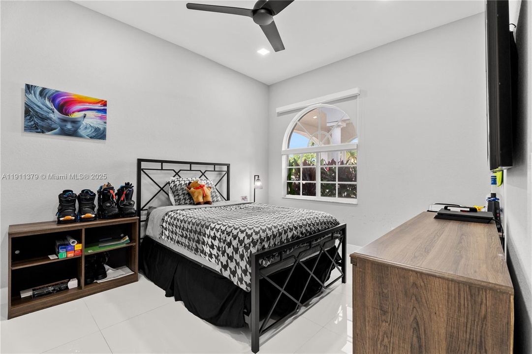 出租: $7,450 (4 贝兹, 3 浴室, 3140 平方英尺)