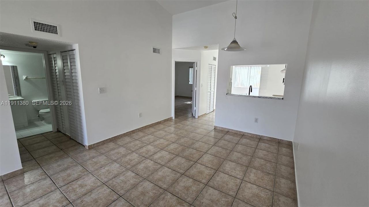 For Sale: $339,900 (2 beds, 2 baths, 950 Square Feet)