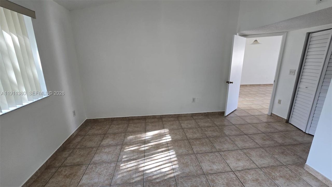 For Sale: $339,900 (2 beds, 2 baths, 950 Square Feet)