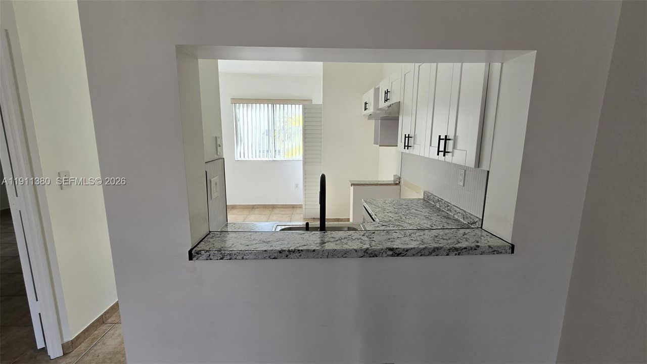 For Sale: $339,900 (2 beds, 2 baths, 950 Square Feet)