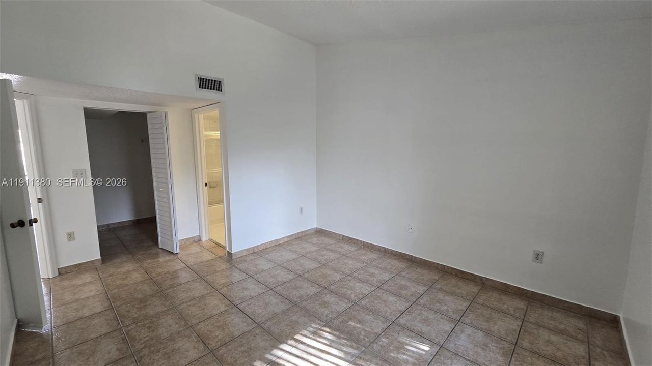For Sale: $339,900 (2 beds, 2 baths, 950 Square Feet)
