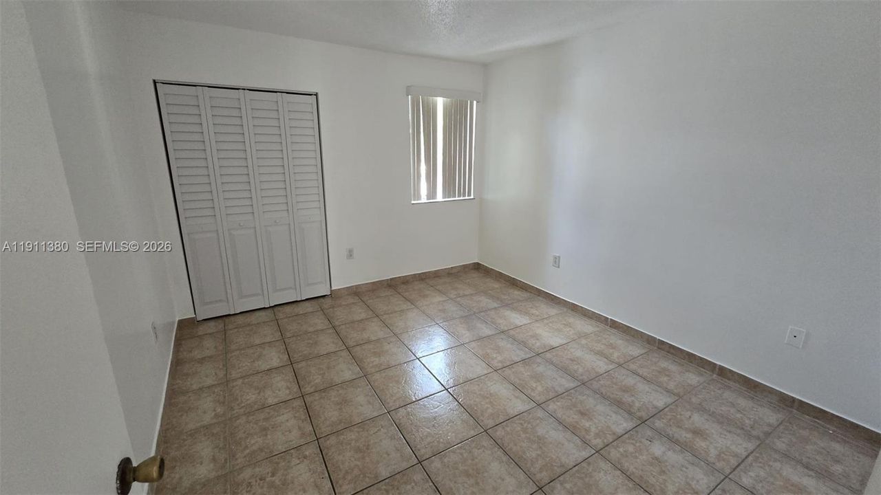 For Sale: $339,900 (2 beds, 2 baths, 950 Square Feet)