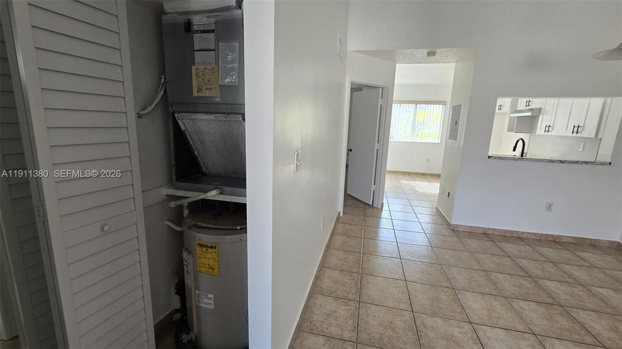 For Sale: $339,900 (2 beds, 2 baths, 950 Square Feet)