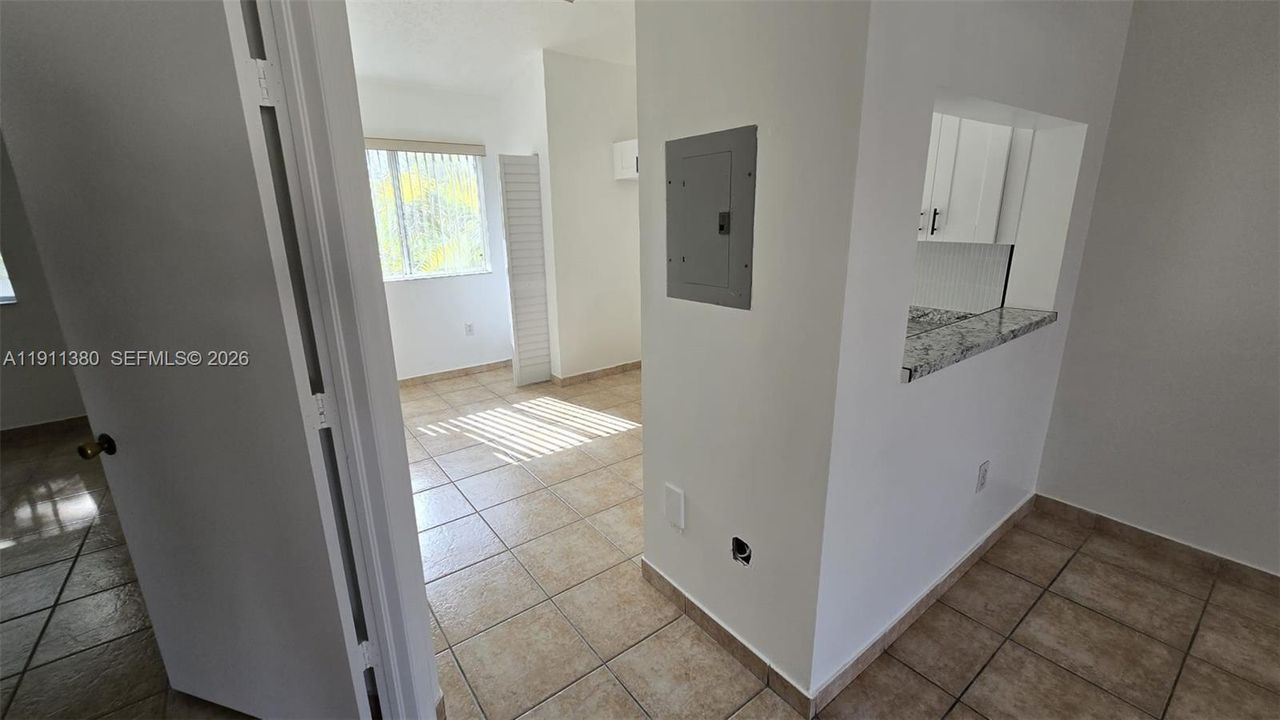 For Sale: $339,900 (2 beds, 2 baths, 950 Square Feet)