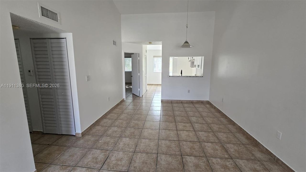 For Sale: $339,900 (2 beds, 2 baths, 950 Square Feet)