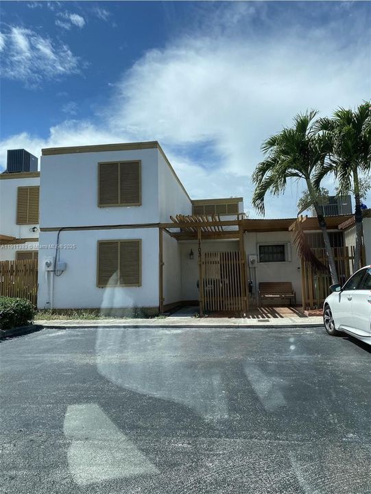 For Sale: $595,000 (3 beds, 3 baths, 1851 Square Feet)