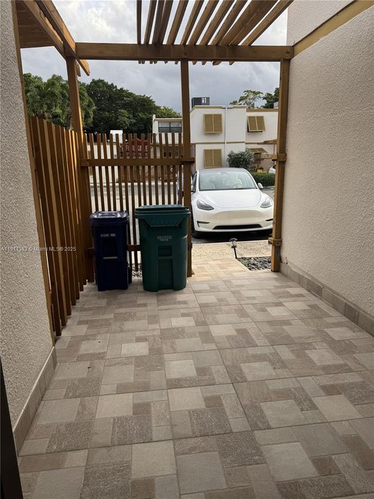 For Sale: $595,000 (3 beds, 3 baths, 1851 Square Feet)