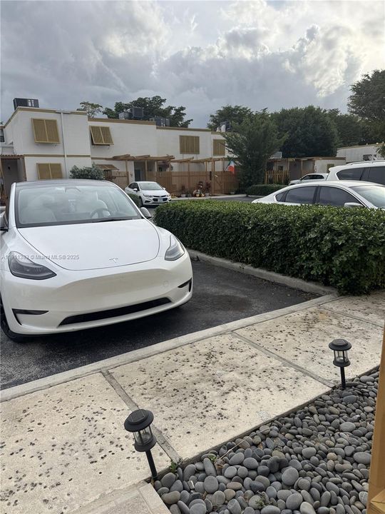 For Sale: $595,000 (3 beds, 3 baths, 1851 Square Feet)