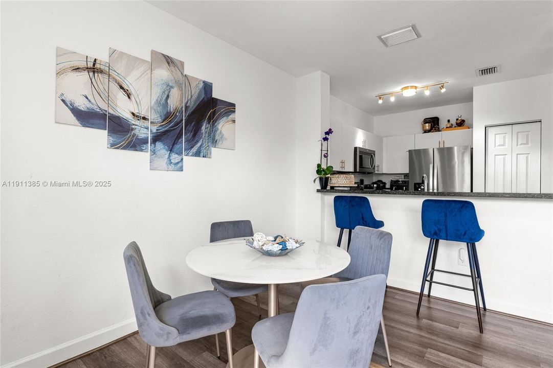 待售: $285,000 (3 贝兹, 2 浴室, 1151 平方英尺)