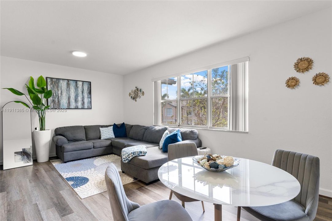 待售: $285,000 (3 贝兹, 2 浴室, 1151 平方英尺)