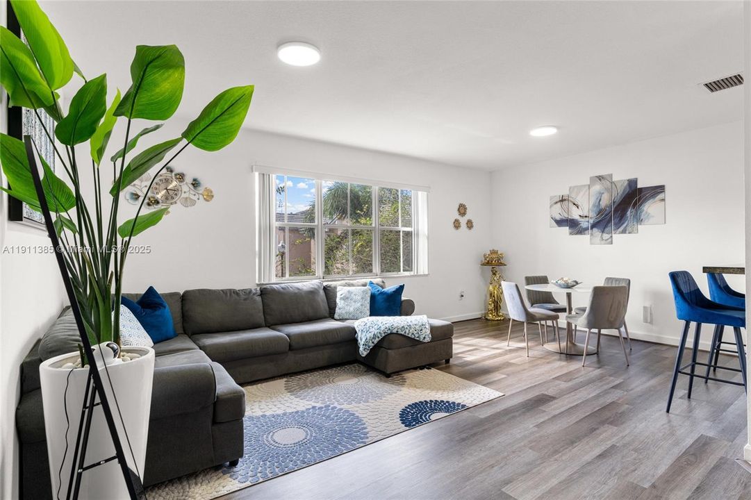 待售: $285,000 (3 贝兹, 2 浴室, 1151 平方英尺)